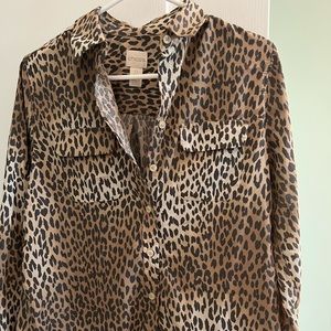 Chicos leopard shirt never worn size 0.
